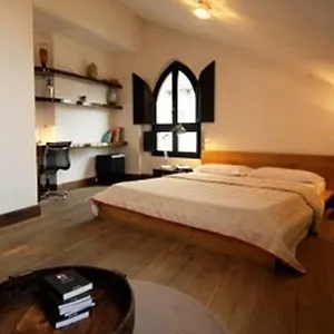 Hotel Nine